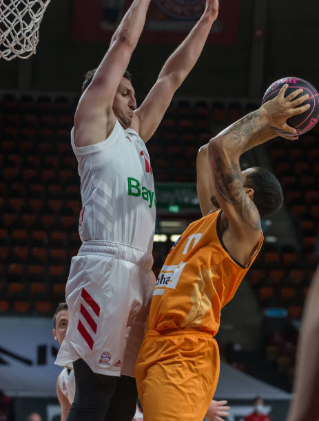 并且通过社 并且通过社